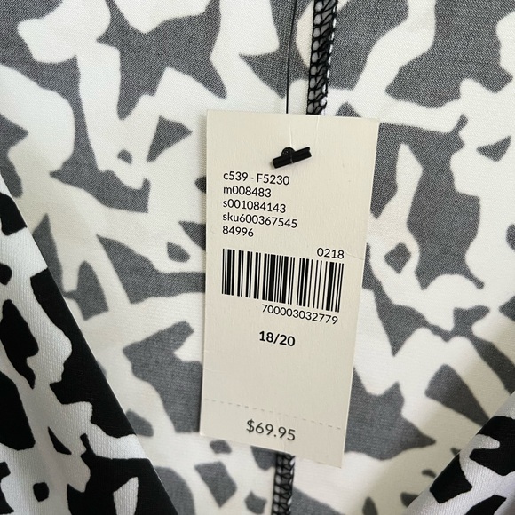 Black and white spring wrap dress!  Versatile and ready when you are! - Picture 5 of 5